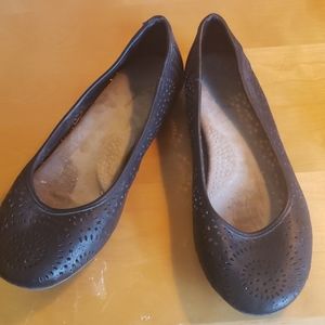 Sonoma Closed Toe Black Flats
